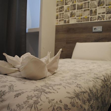 Hostal Abril Мадрид Екстер'єр фото