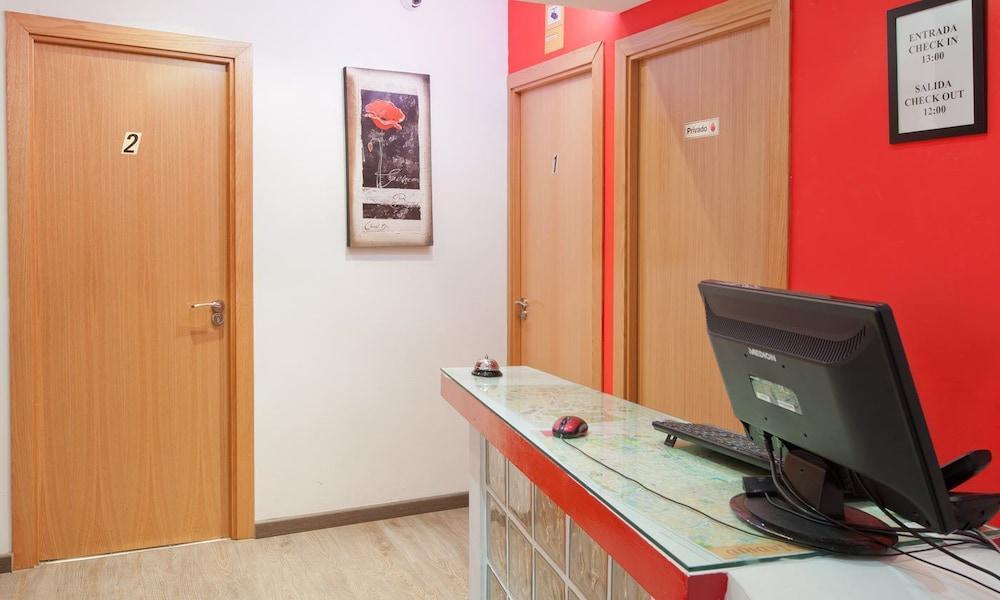 Hostal Abril Мадрид Екстер'єр фото