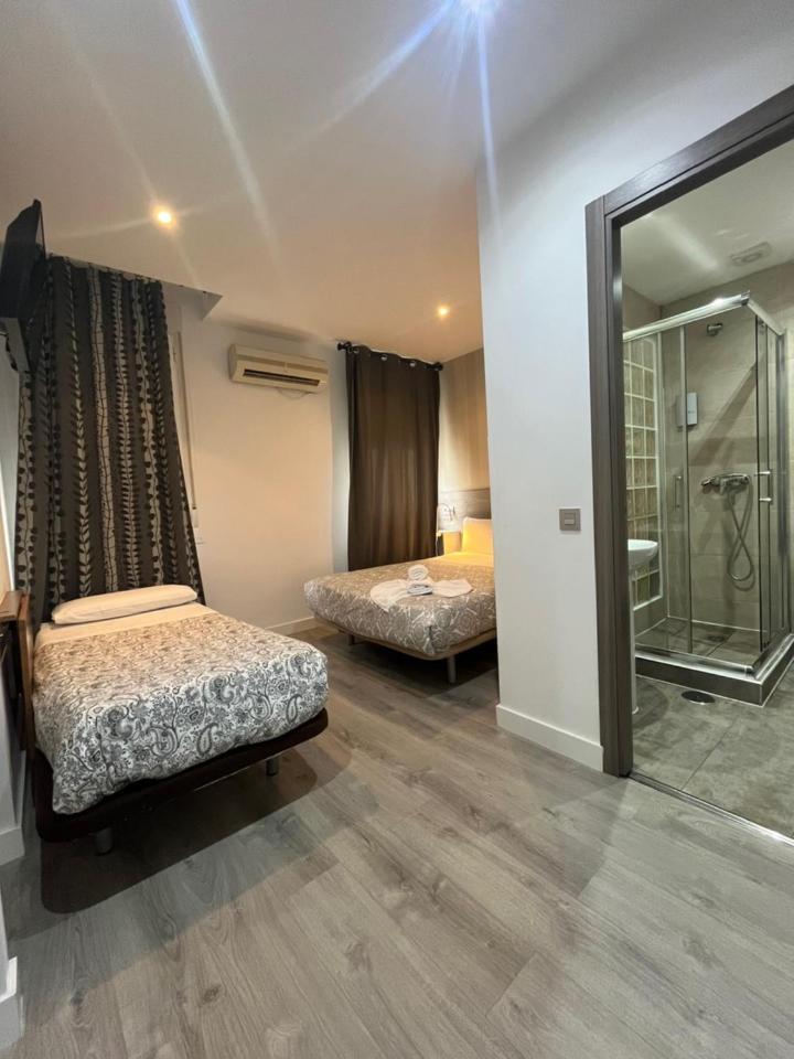 Hostal Abril Мадрид Екстер'єр фото