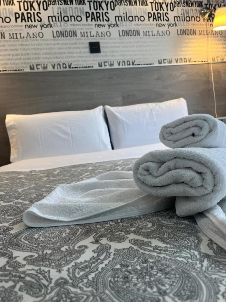 Hostal Abril Мадрид Екстер'єр фото
