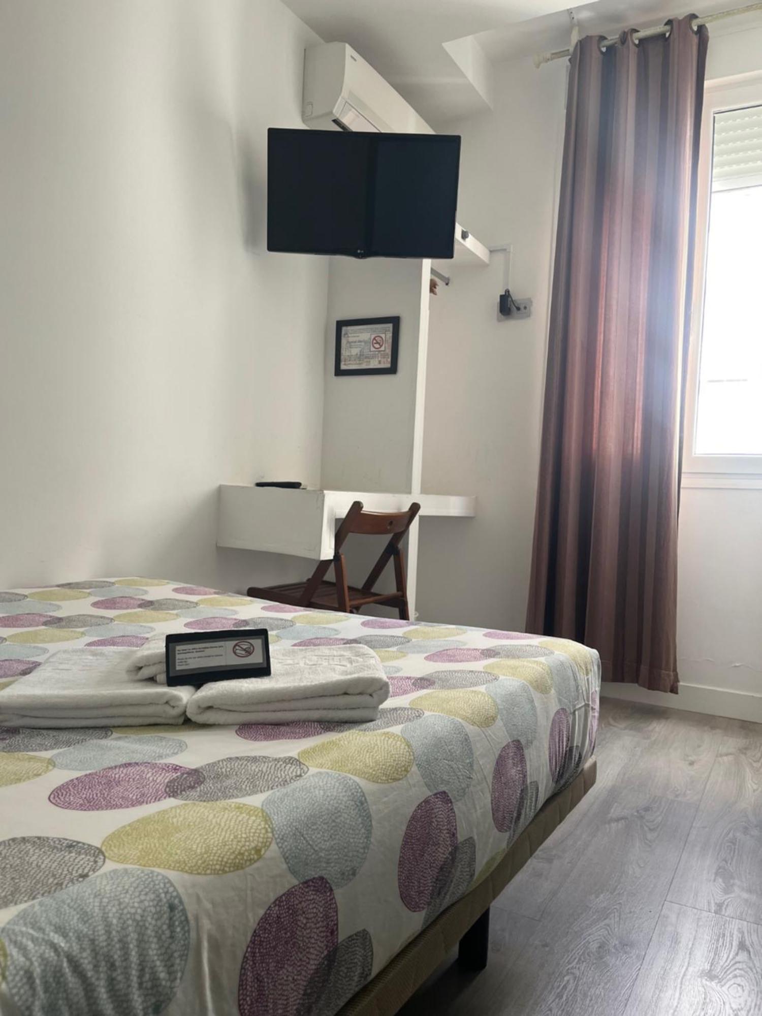 Hostal Abril Мадрид Екстер'єр фото