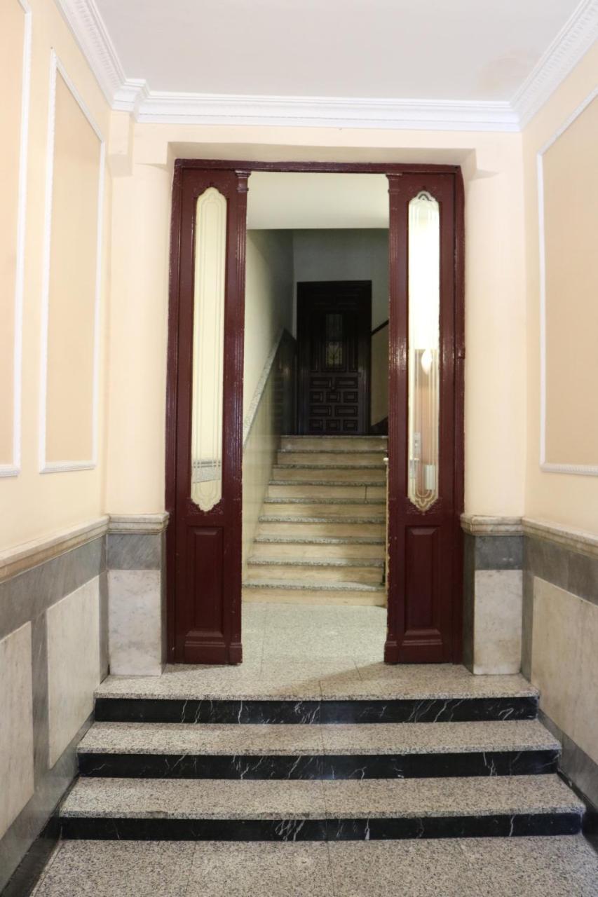 Hostal Abril Мадрид Екстер'єр фото